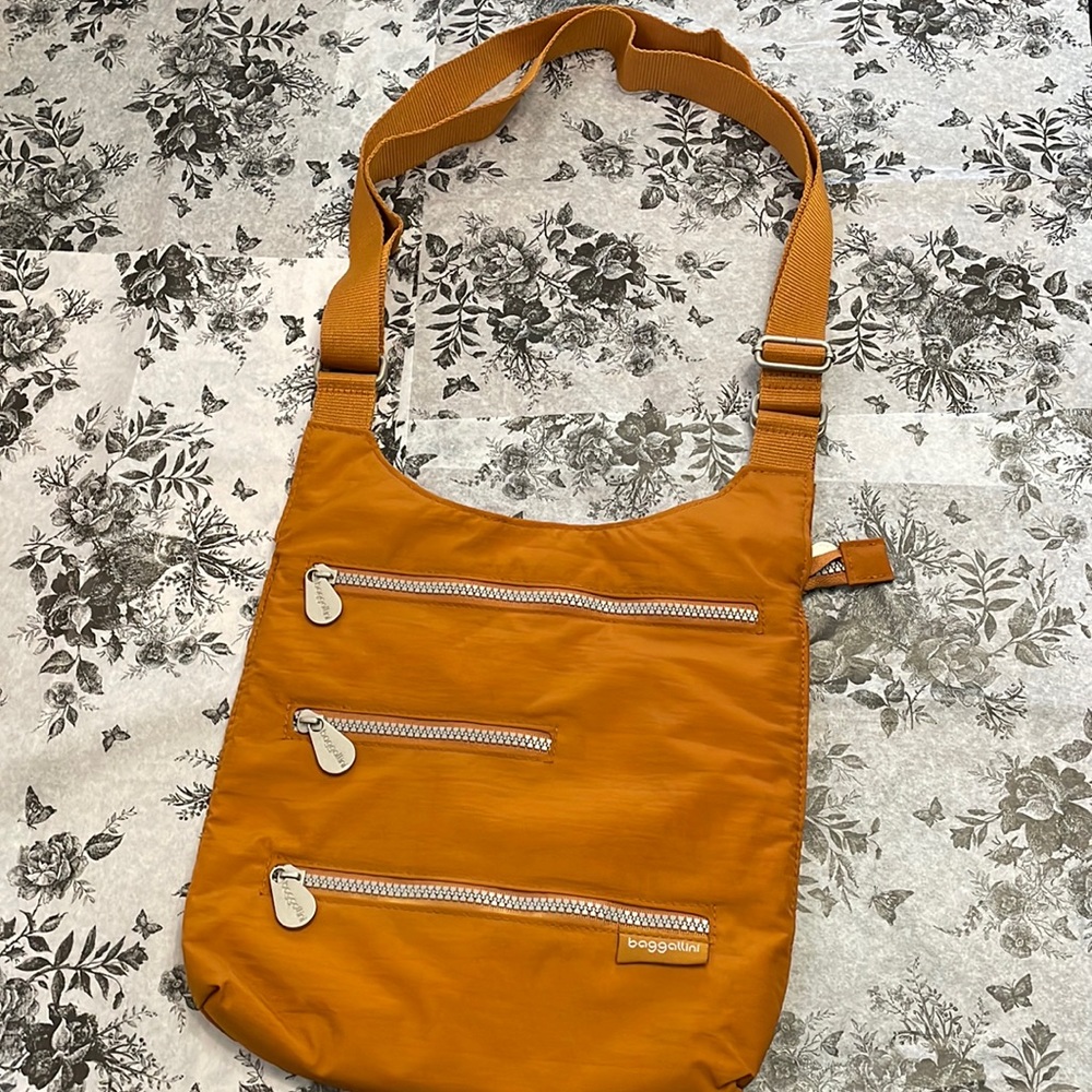 Baggallini - Picture 3 of 10